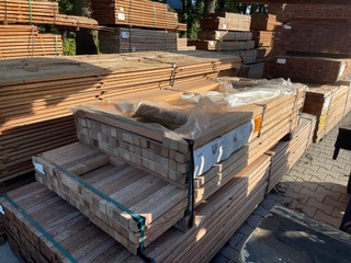 Ca. 121x Angelim Pedra Palen geschaafd, 45x45mm, lengte 4/155cm, 63/18
